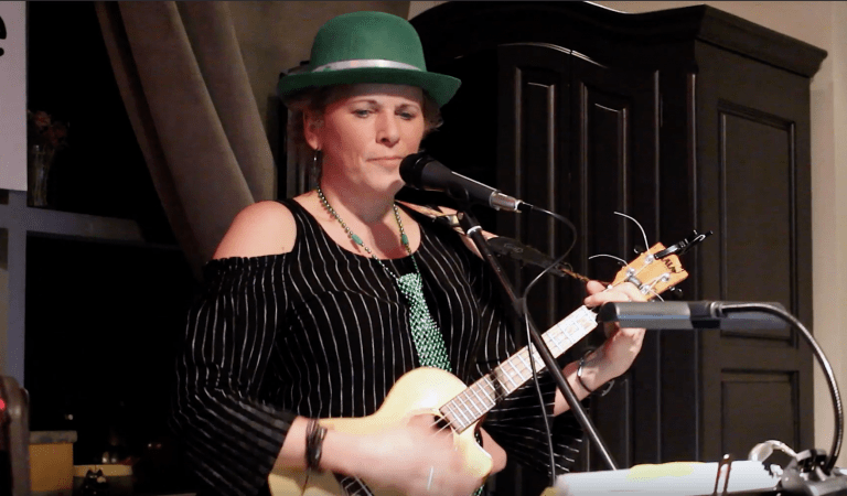 Blues & Jazz at Mochaberry: Lynda Hollran-Thompson 2 Blues & Jazz at Mochaberry: Lynda Hollran-Thompson